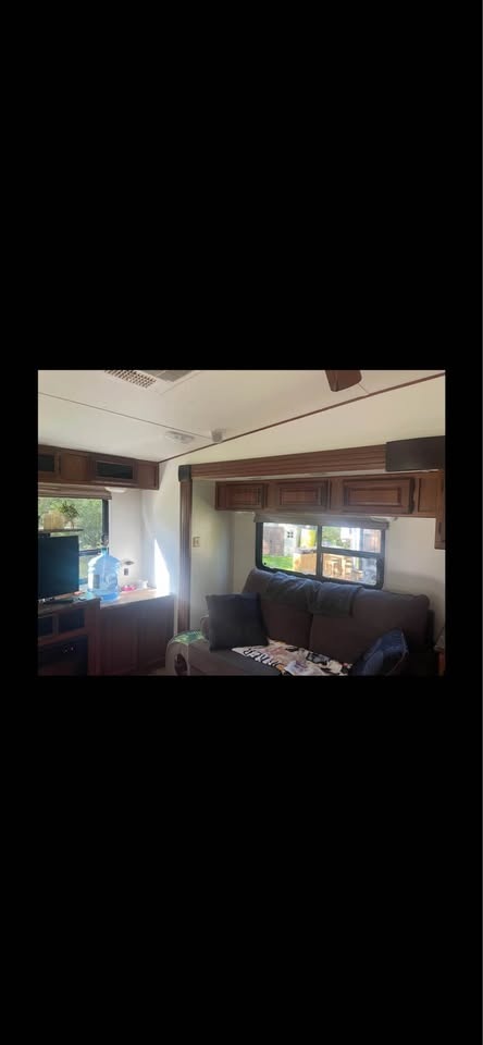 2012 5th Wheel Trailer for Sale - Winnebago - photo 5