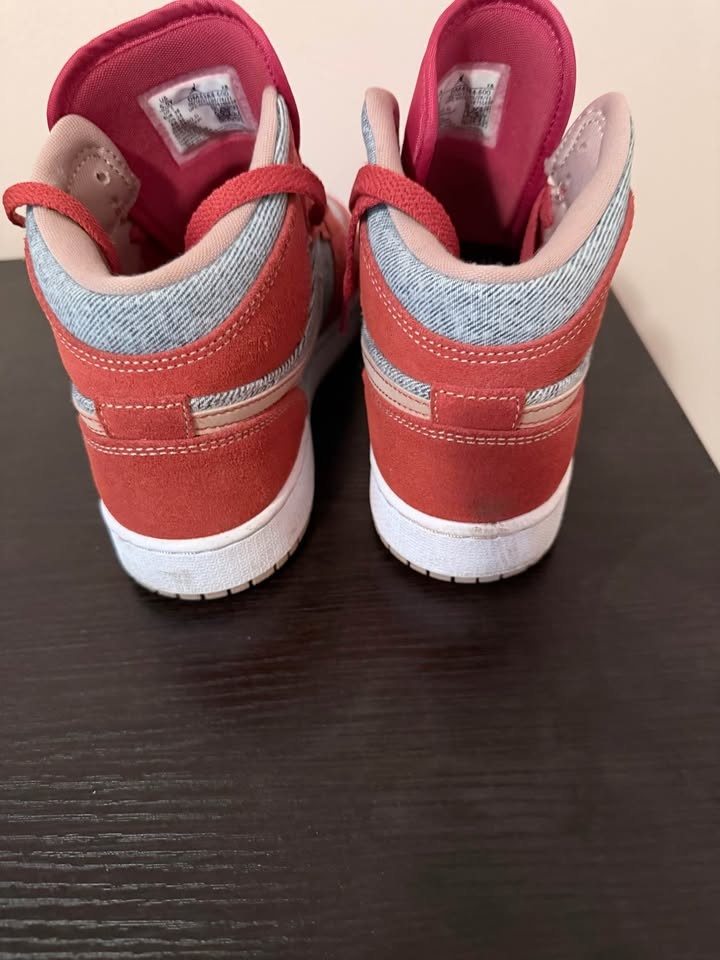 Nike Air Jordan Sneakers, Boys Youth Size 5.5 - photo 2