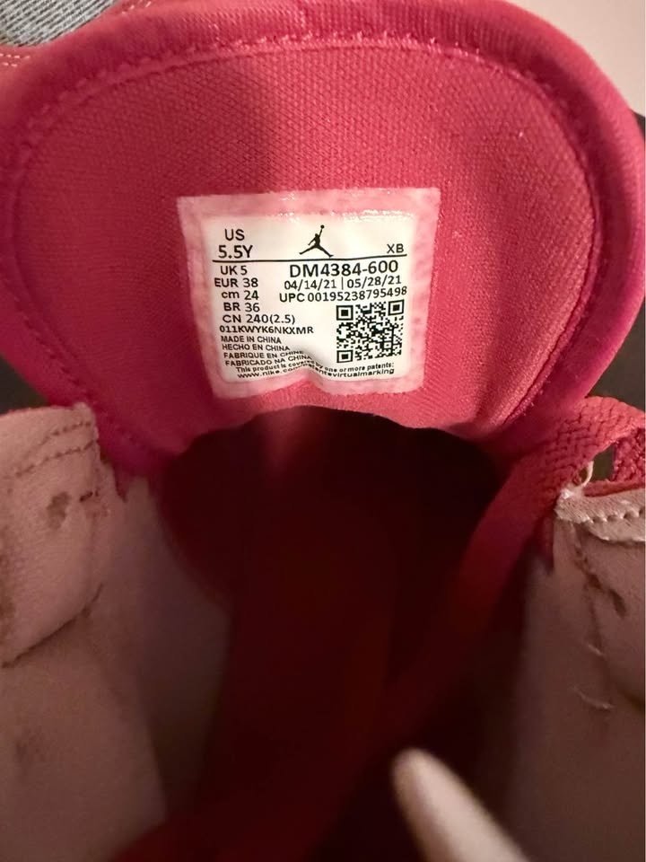 Nike Air Jordan Sneakers, Boys Youth Size 5.5 - photo 4