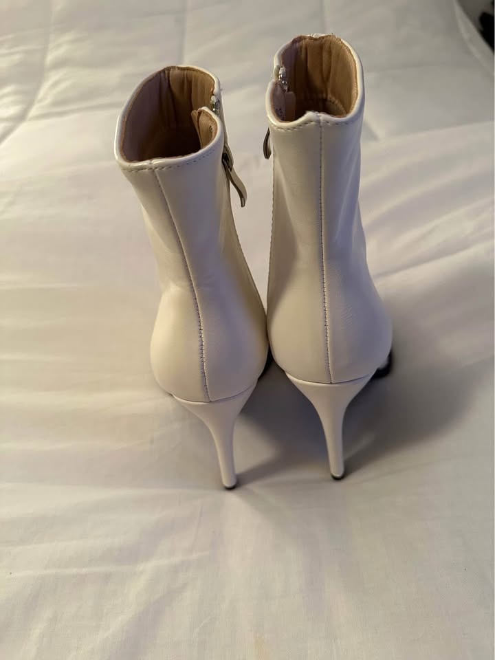 Fashionnova White Boots - photo 3