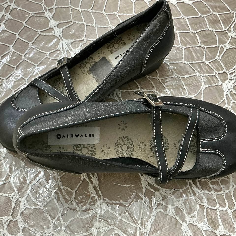 Women's Airwalk Shoes Size 7.5 🏆