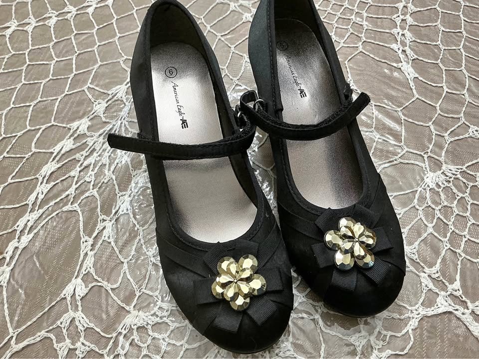 Women's Heels Black Satin Kitten Heels Size 8 🏆