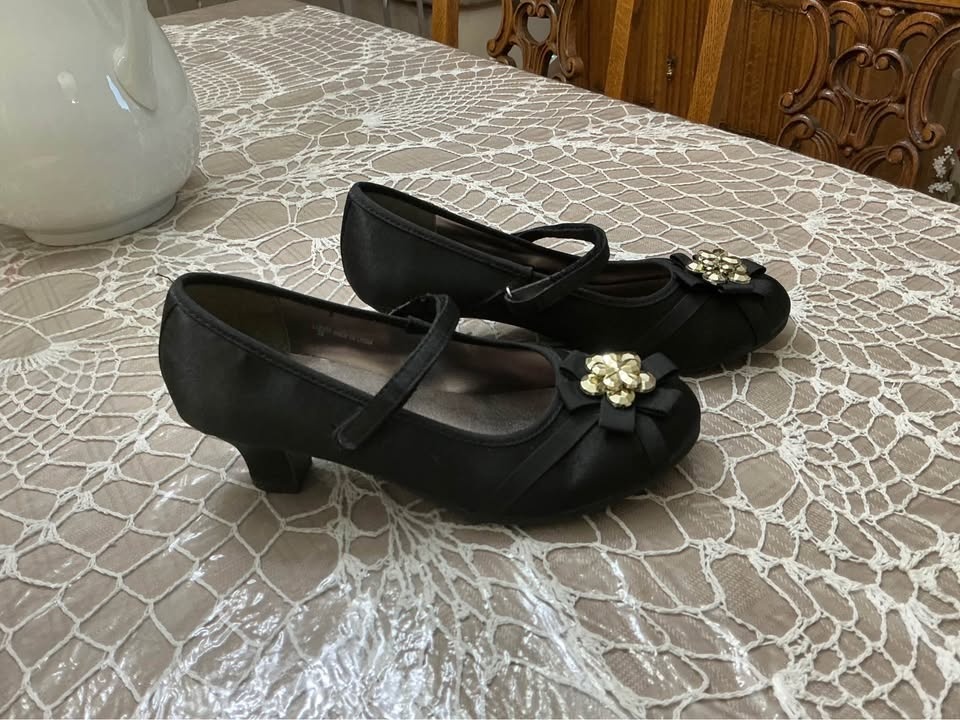 Women's Heels Black Satin Kitten Heels Size 8 🏆 - photo 3