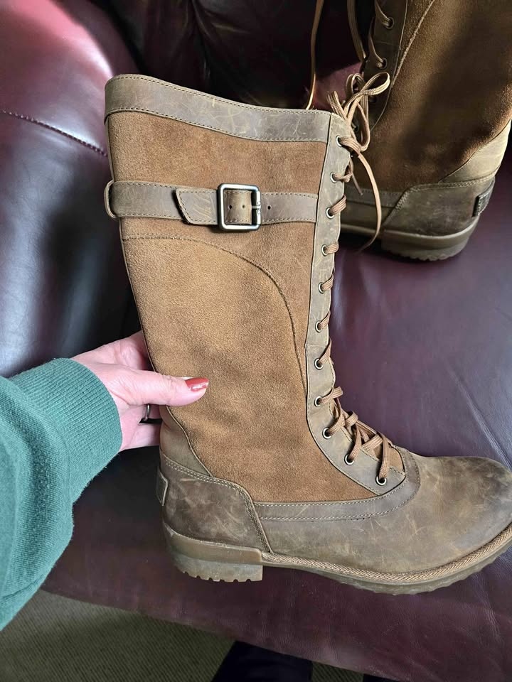 UGG Brylst Boots - Size 6 - Waterproof