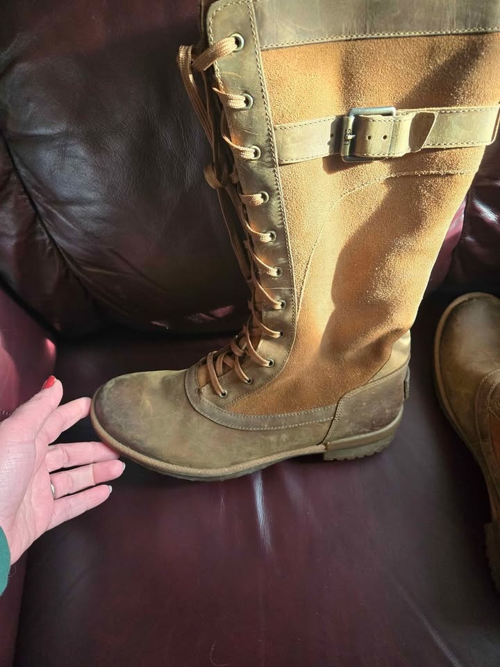UGG Brylst Boots - Size 6 - Waterproof - photo 2
