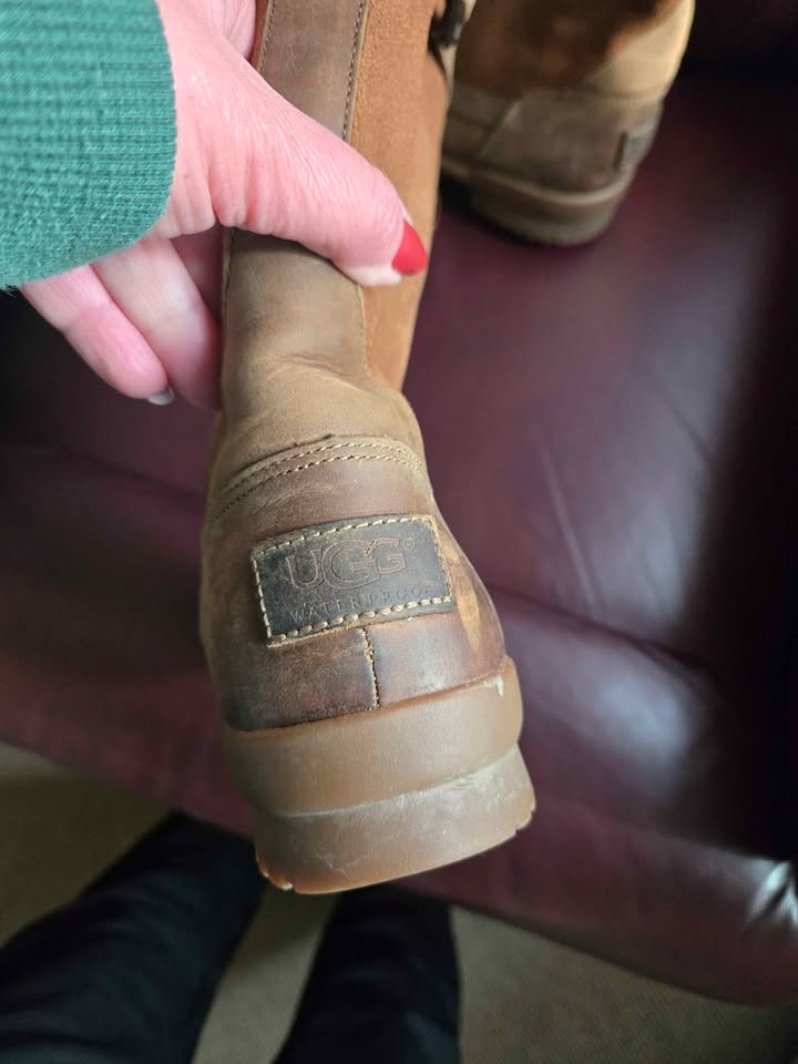 UGG Brylst Boots - Size 6 - Waterproof - photo 5