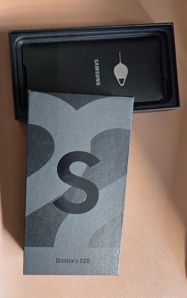 Samsung Galaxy S22 [128GB] - Unlocked - Good Condition + Origina
