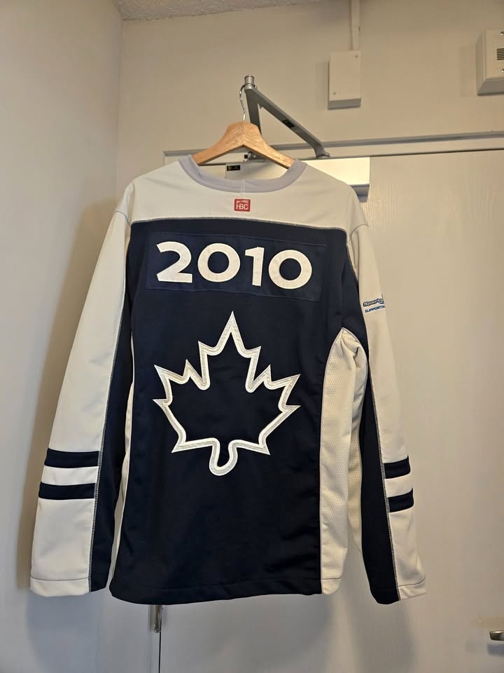 2010 Canada Men's Medium Hockey Jersey