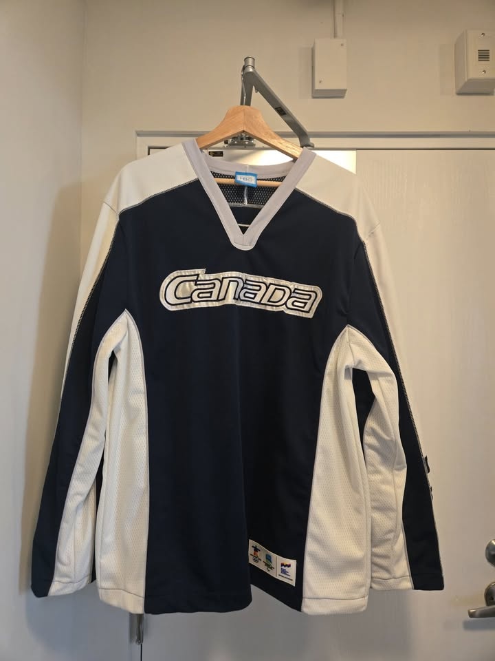 2010 Canada Men's Medium Hockey Jersey - photo 2