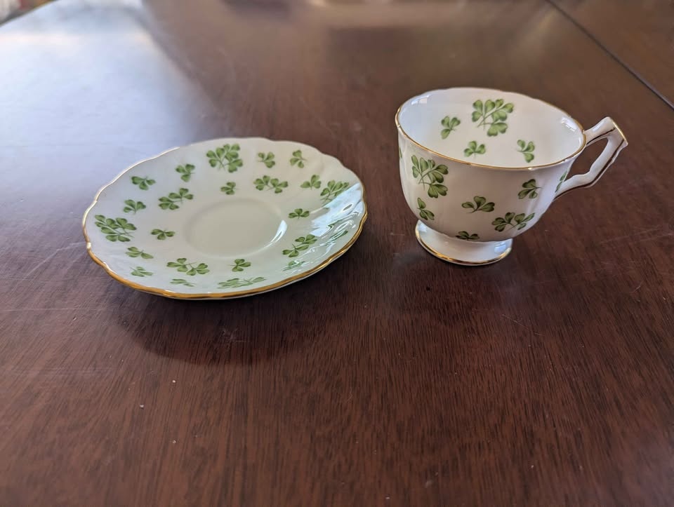 Vintage Aynsley Shamrock Teacup & Saucer Set - photo 2