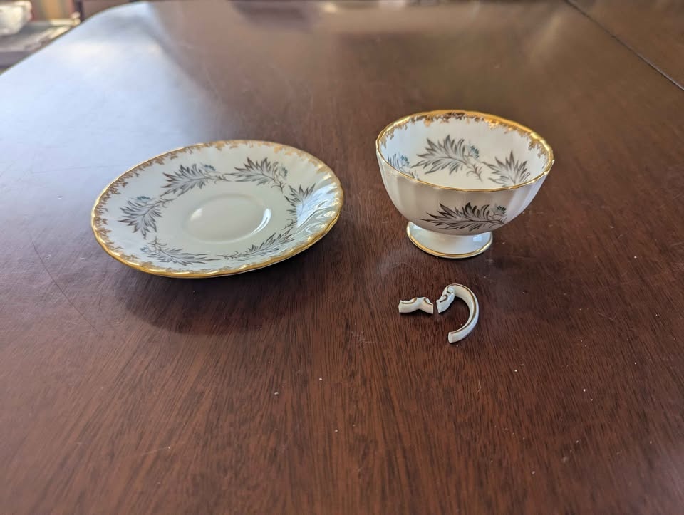 Aynsley Bone China Teacup and Saucer - Oak Leaf Gold - photo 2