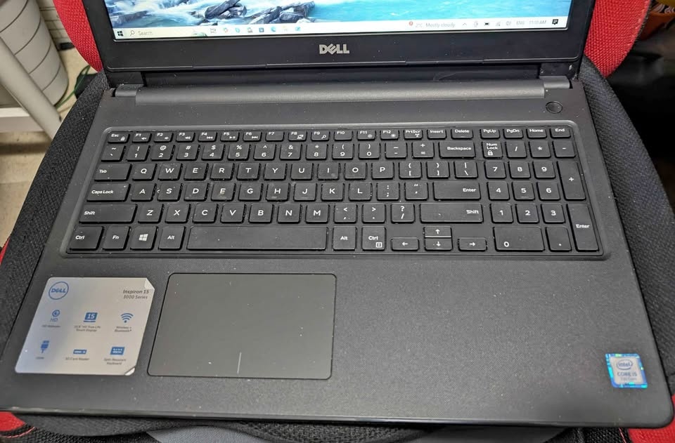 Dell Inspiron 15 i5-7200U 15.6" 8GB RAM 240GB SSD Win 10 + Offic