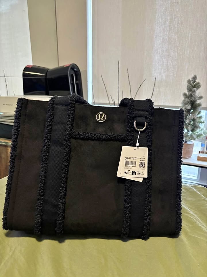 Lululemon Boxy Tote