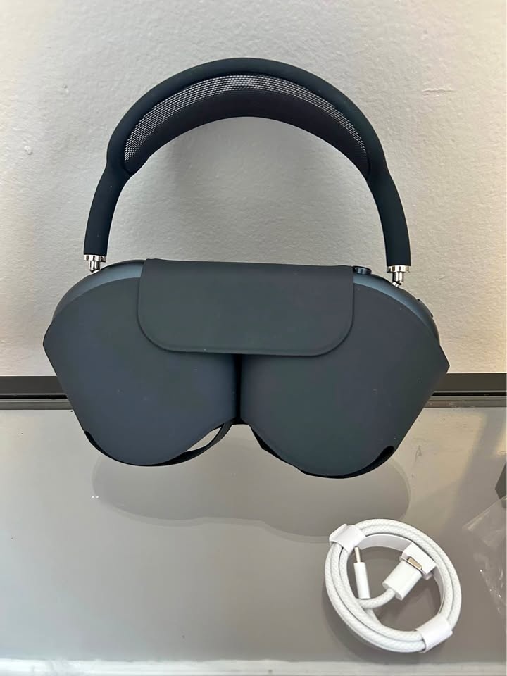 Apple AirPods Max (Space Gray) + Smart Case + Cable