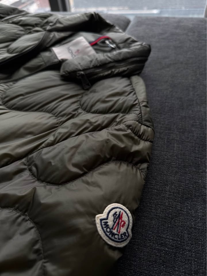Sporty Moncler Down Filled Men Jacket, Size 3 - photo 2