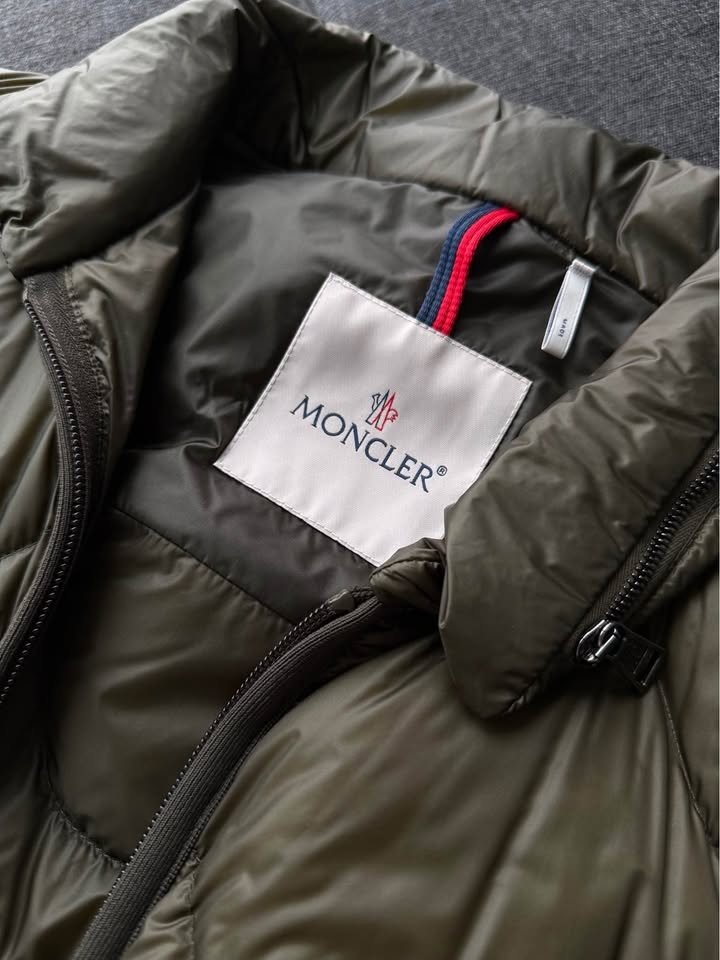 Sporty Moncler Down Filled Men Jacket, Size 3 - photo 3