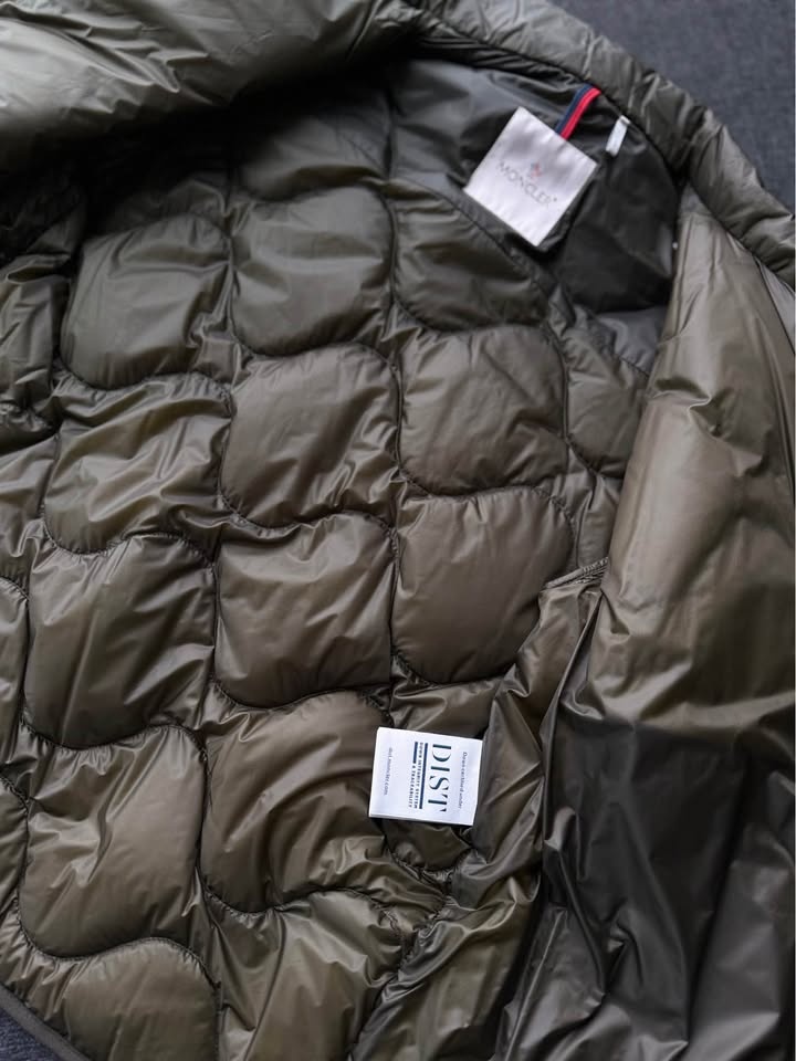 Sporty Moncler Down Filled Men Jacket, Size 3 - photo 4