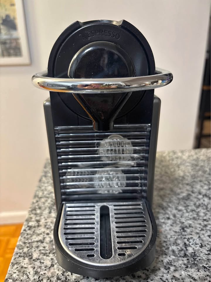Nespresso Pixie Espresso Machine - Compact & Powerful