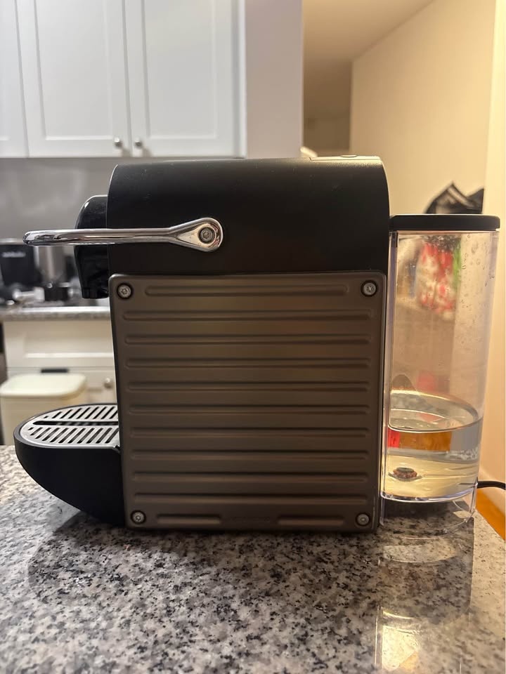 Nespresso Pixie Espresso Machine - Compact & Powerful - photo 2