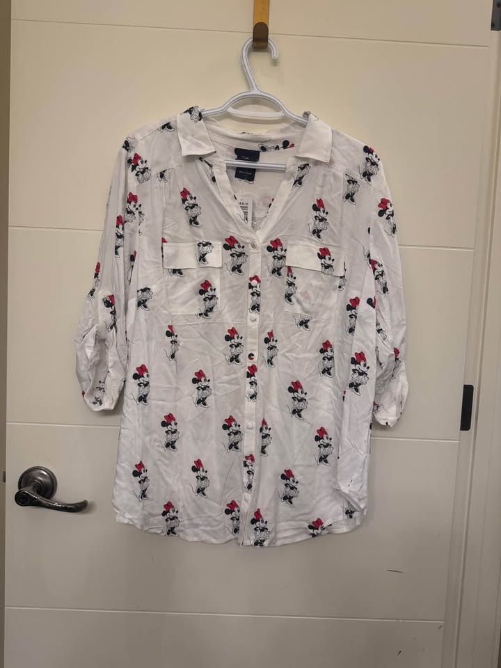 Torrid Disney Minnie Mouse Madison Button Up Blouse Size 1 - photo 2