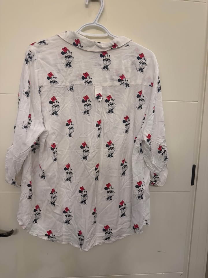 Torrid Disney Minnie Mouse Madison Button Up Blouse Size 1 - photo 4