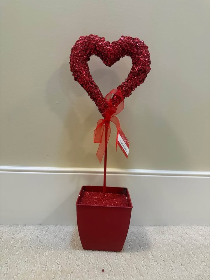 Valentine’s Day Heart Topiary Home Decor - photo 2