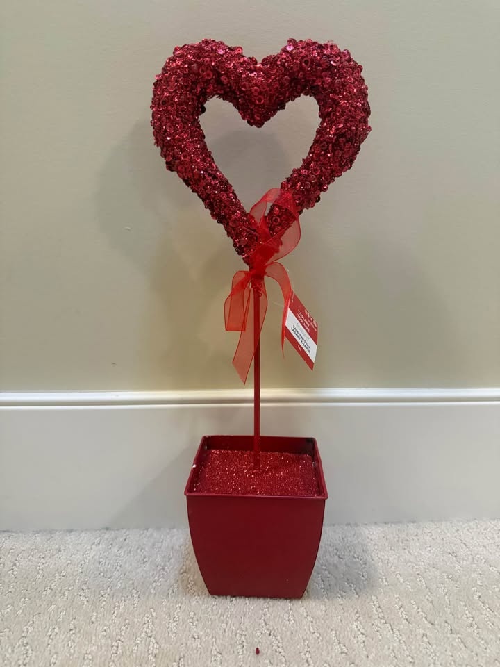 Valentine’s Day Heart Topiary Home Decor - photo 4