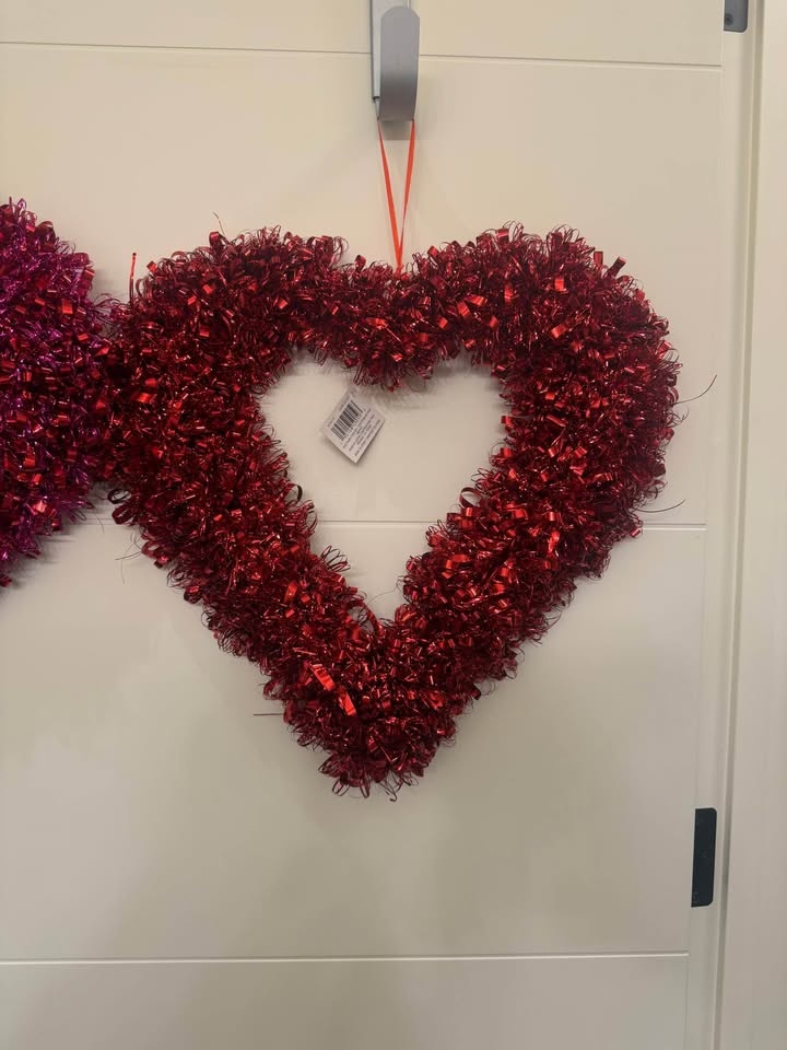 Valentine’s Day Heart Tinsel Wreath - photo 2