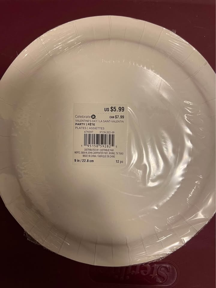 Valentine’s Day Paper Party Plates - photo 2