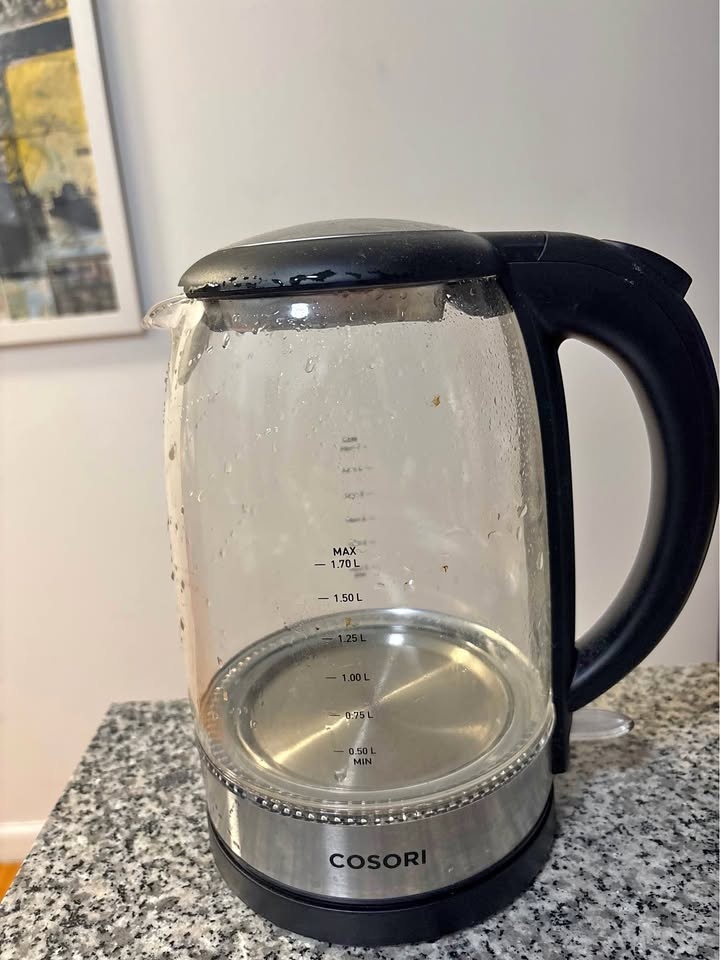 Cosori Electric Glass Kettle – 1.7L – Fast Boil – Very Good Cond