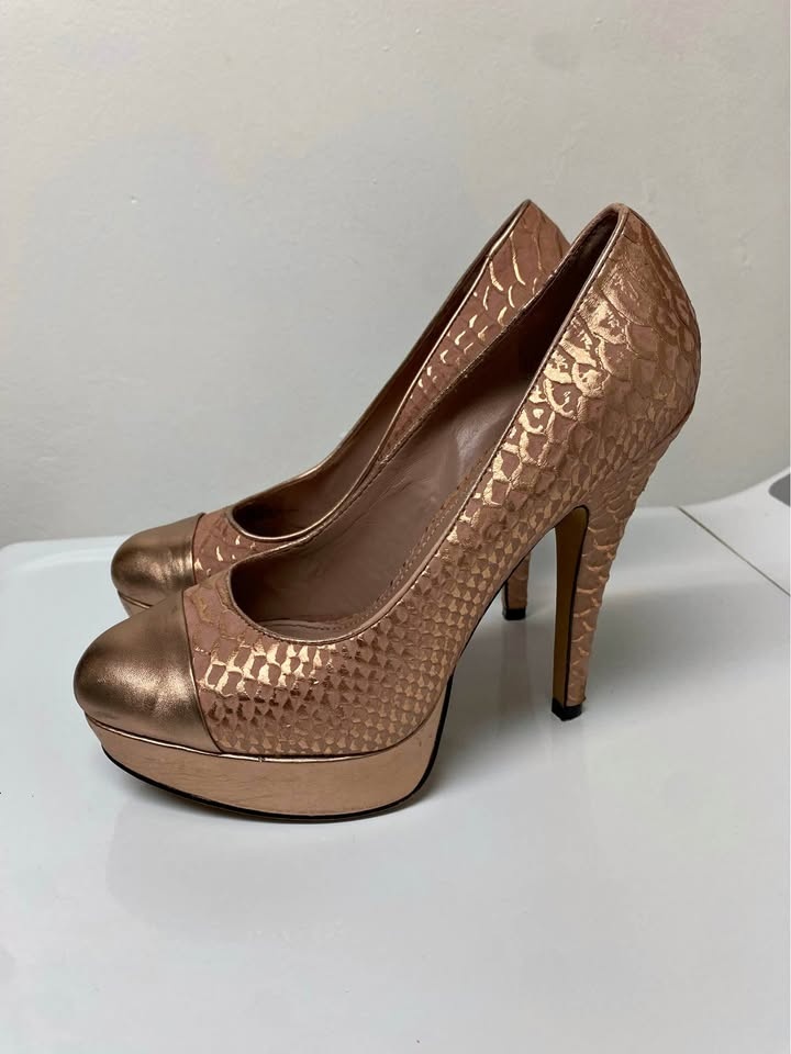 VINCE CAMUTO Heels