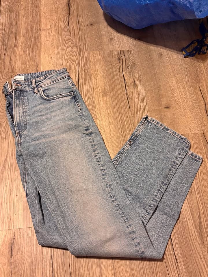 Zara Split Hem Jeans 🏆