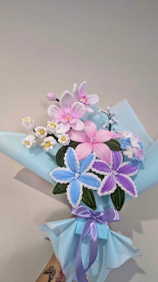 Valentine's Day gift ideas - Pipe cleaner/ Fuzzy wire flower bou