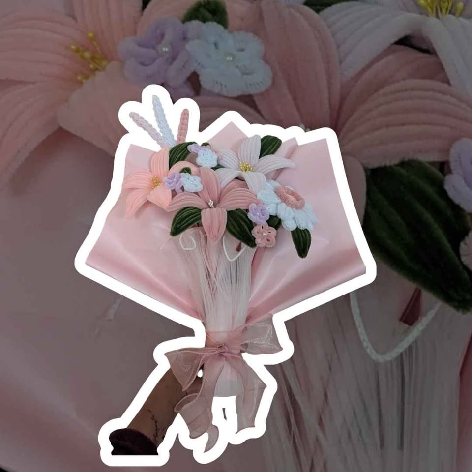 Handmade Pipe cleaner flowers for Valentine's Day or Birthday ✨ - photo 3