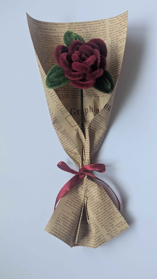 Handmade Valentine's Day Pipe Cleaner Flowers - photo 2