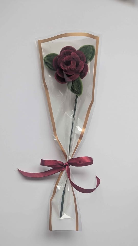Handmade Valentine's Day Pipe Cleaner Flowers - photo 3