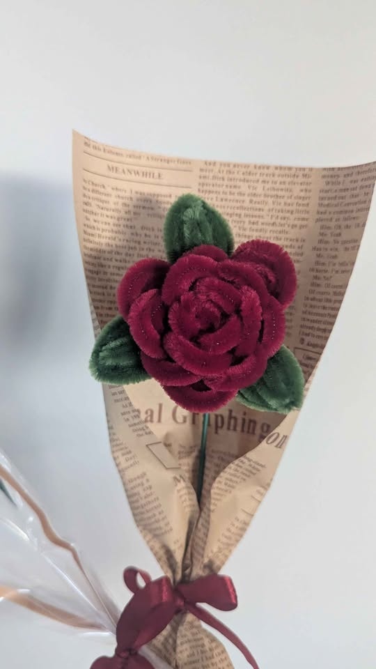 Handmade Valentine's Day Pipe Cleaner Flowers - photo 4