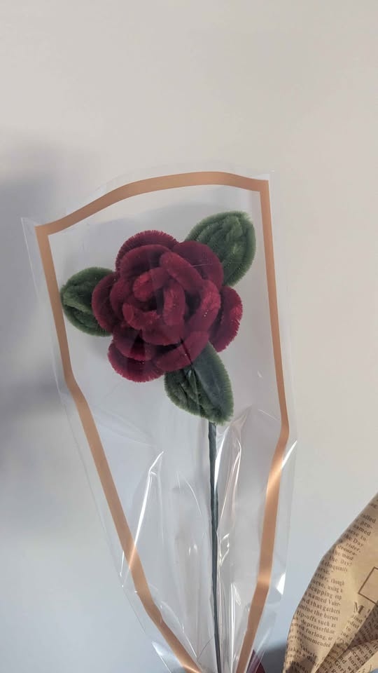 Handmade Valentine's Day Pipe Cleaner Flowers - photo 5