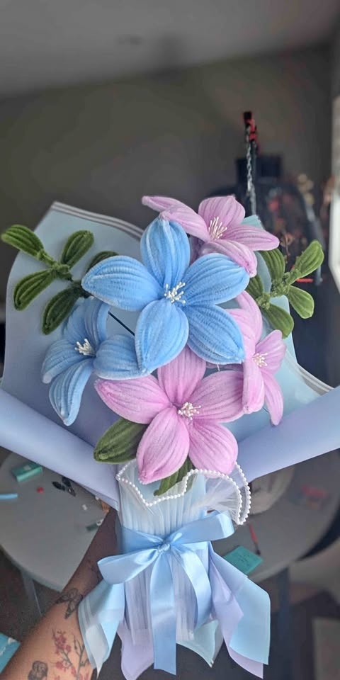 Birthday/Valentine's Day Pipe Cleaner Flower Bouquet with LED Li