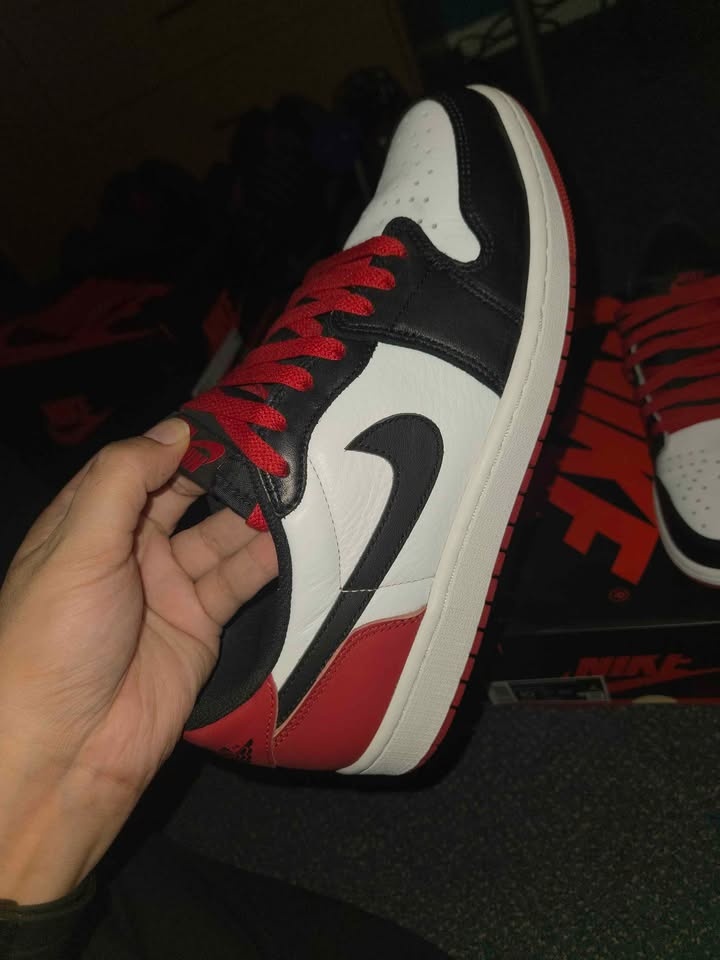 Jordan 1 Low OG Black Toe Size 10 - photo 2