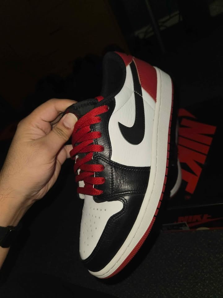 Jordan 1 Low OG Black Toe Size 10 - photo 3