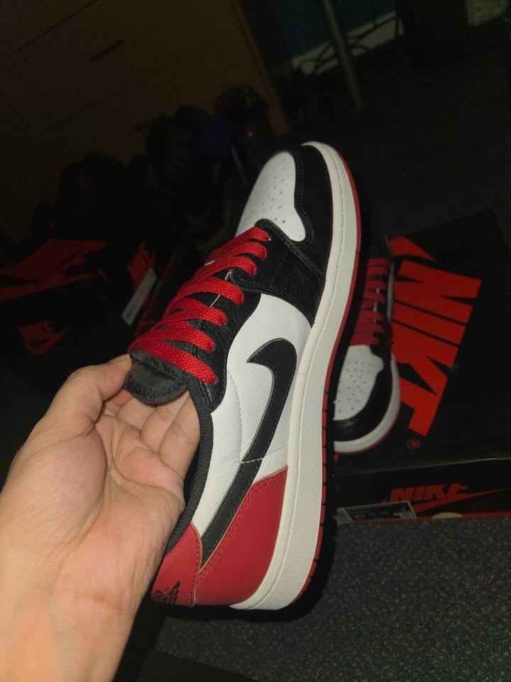 Jordan 1 Low OG Black Toe Size 10 - photo 4