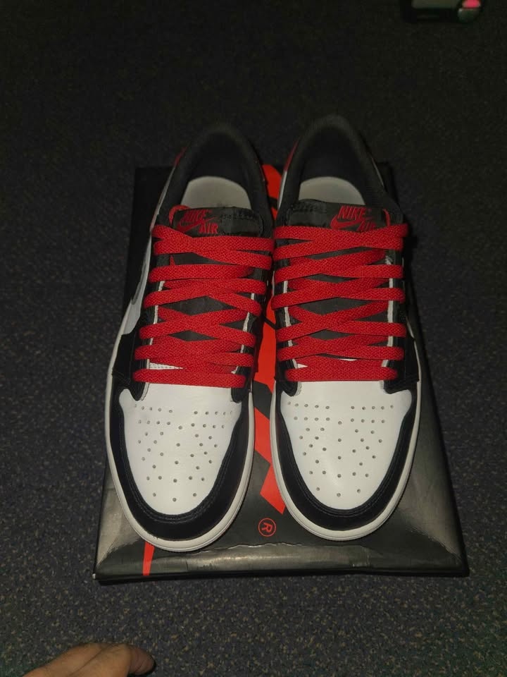 Jordan 1 Low OG Black Toe Size 10 - photo 5