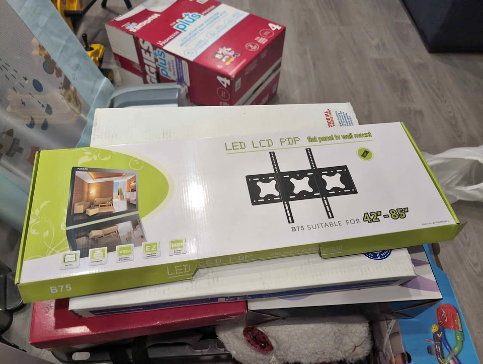 Flat panel TV wall mount
