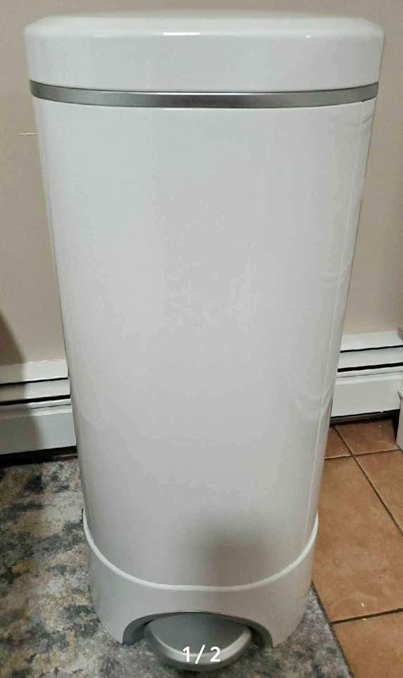 Munchkin diaper pail