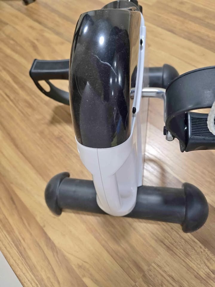 💥 Under-Desk Pedal Exercise Bike – can be used for hands and fee