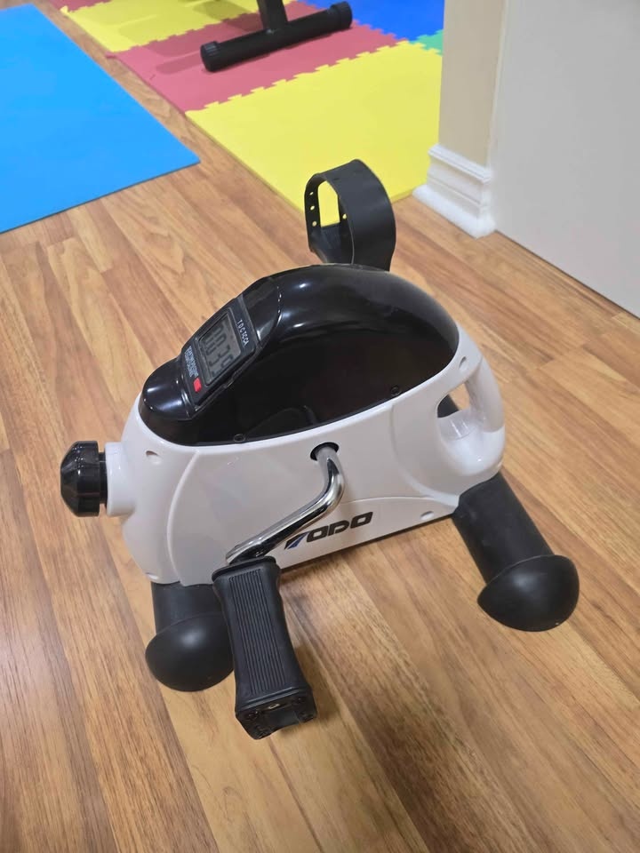 💥 Under-Desk Pedal Exercise Bike – can be used for hands and fee - photo 3