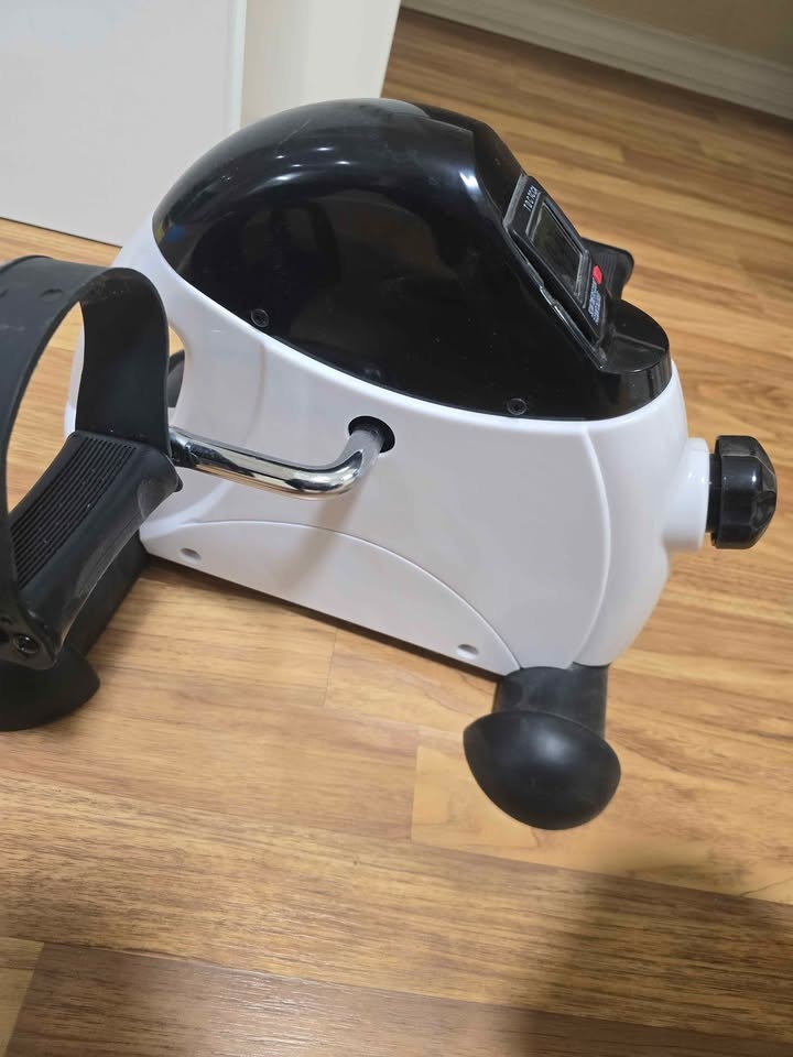 💥 Under-Desk Pedal Exercise Bike – can be used for hands and fee - photo 4