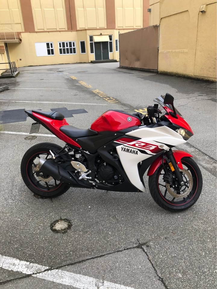 2015 Yamaha R3 - photo 3
