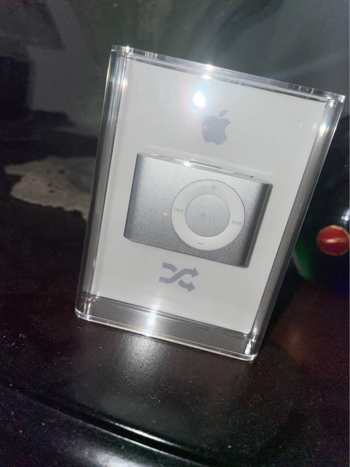 Apple iPod Shuffle 1GB - photo 2